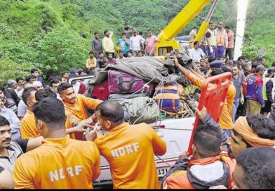 रायगडच्या आंबेनळी घाटात भीषण दुर्घटना; 1500 फूट दरीत वाहन कोसळून 8 पर्यटकांचा मृत्यू